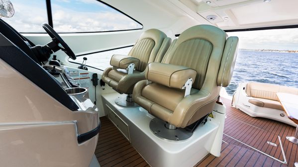 Cruisers Yachts 520 Sports Coupe image