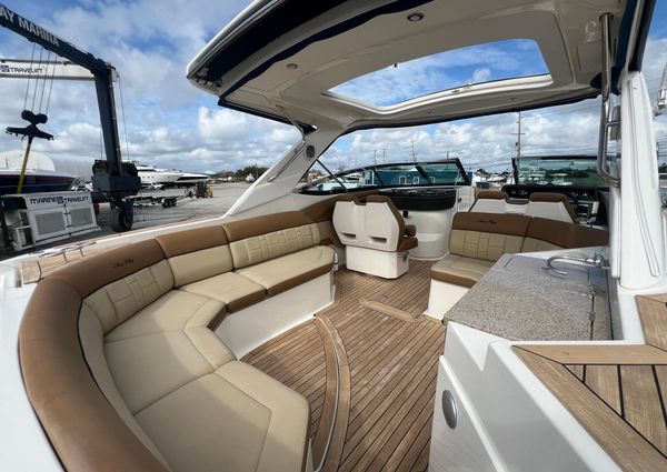 Sea Ray 350 SLX image