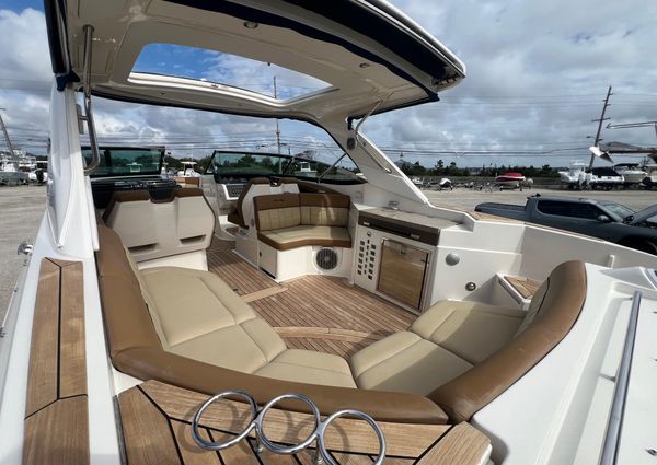 Sea Ray 350 SLX image