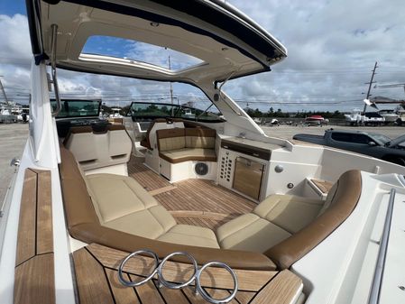 Sea Ray 350 SLX image