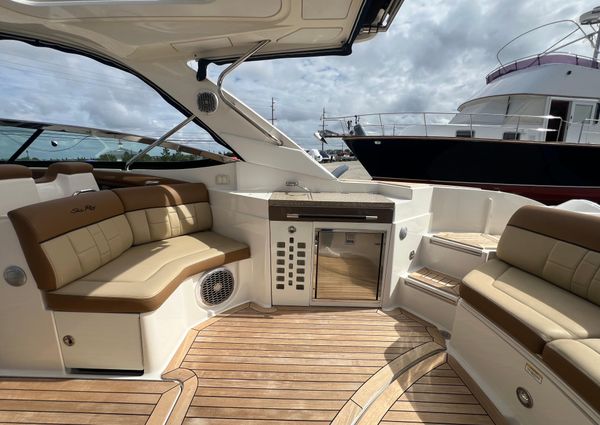 Sea Ray 350 SLX image