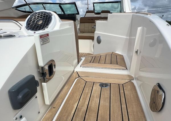 Sea Ray 350 SLX image