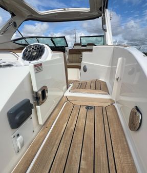 Sea Ray 350 SLX image