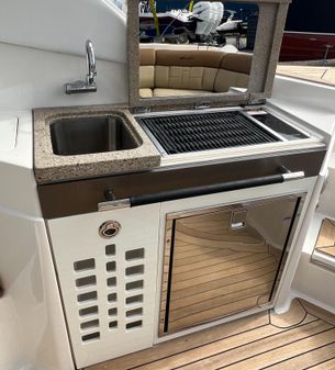 Sea Ray 350 SLX image