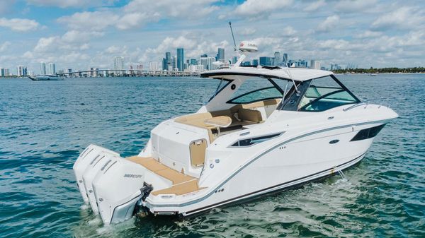 Sea Ray 320 Sundancer 