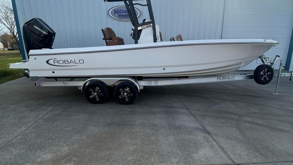Robalo 246 Cayman