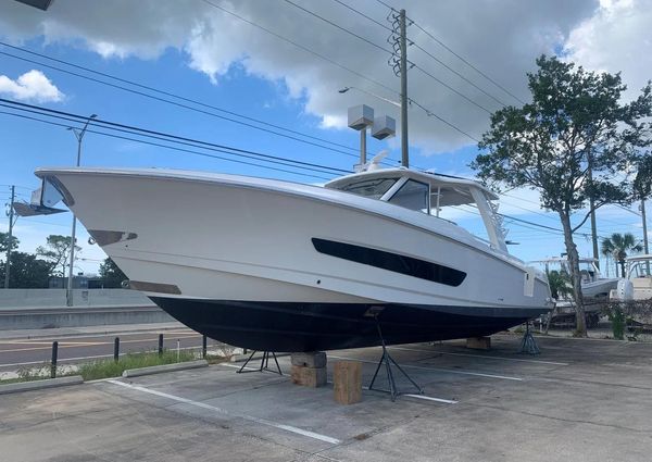 Boston Whaler 420 Outrage image