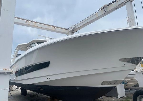 Boston Whaler 420 Outrage image