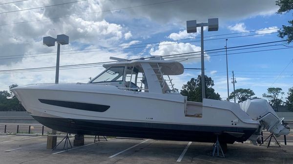 Boston Whaler 420 Outrage 