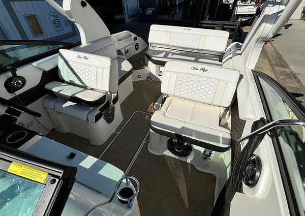 Sea Ray SDX 250 image