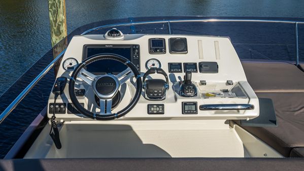 Prestige 500 Flybridge image