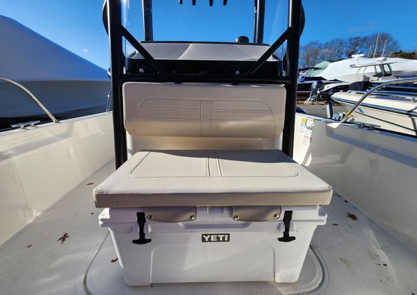 Boston Whaler 210 Montauk image