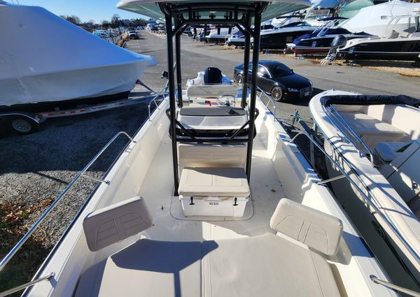 Boston Whaler 210 Montauk image