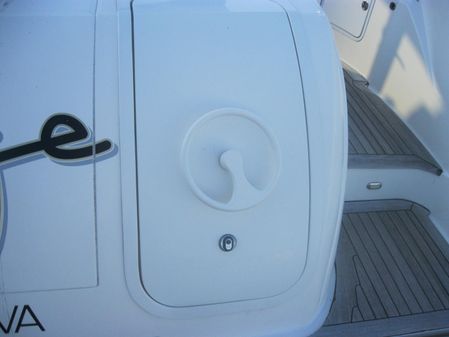 Sea Ray 680 Sun Sport image