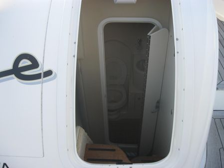 Sea Ray 680 Sun Sport image