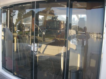 Sea Ray 680 Sun Sport image