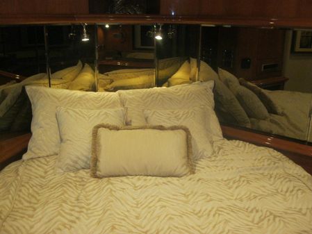 Sea Ray 680 Sun Sport image