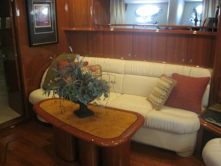 Sea Ray 680 Sun Sport image