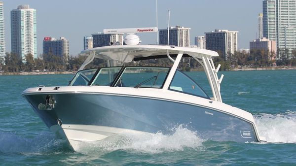Boston Whaler 320 Vantage
