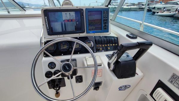 Boston Whaler 28 Conquest image