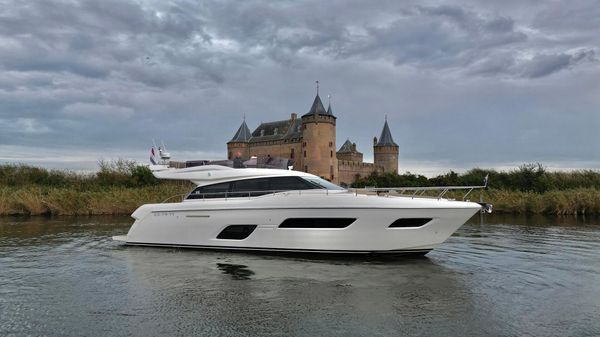 Ferretti Yachts 550