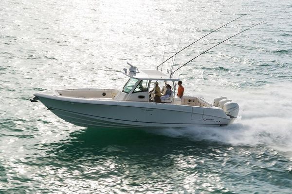 Boston-whaler 350-OUTRAGE - main image