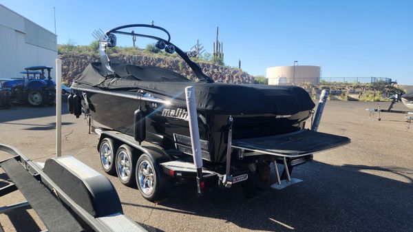 Malibu 247 LSV 