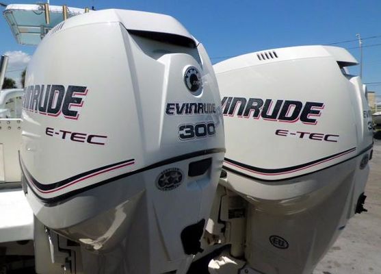 Evinrude  E-TEC 300hp 25 inch Shaft  Direct Injected 2-Stroke Outboard Motors Counter Rotating Pair - main image