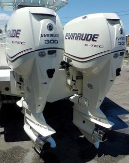 Evinrude  E-TEC 300hp 25 inch Shaft  Direct Injected 2-Stroke Outboard Motors Counter Rotating Pair image