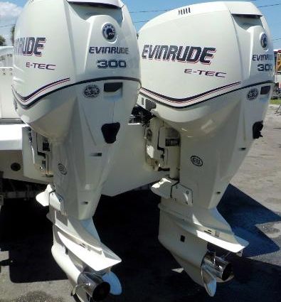 Evinrude  E-TEC 300hp 25 inch Shaft  Direct Injected 2-Stroke Outboard Motors Counter Rotating Pair image