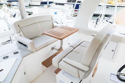 Boston-whaler 350-REALM image