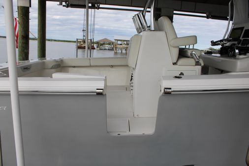 Front Runner 36 Center Console image