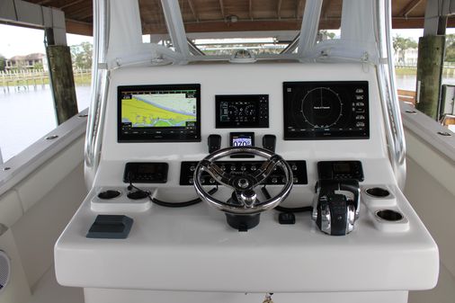 Front Runner 36 Center Console image