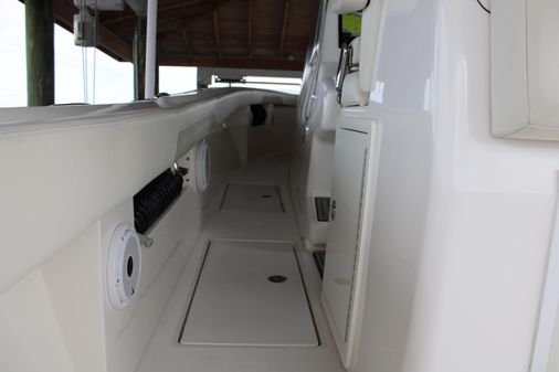 Front Runner 36 Center Console image