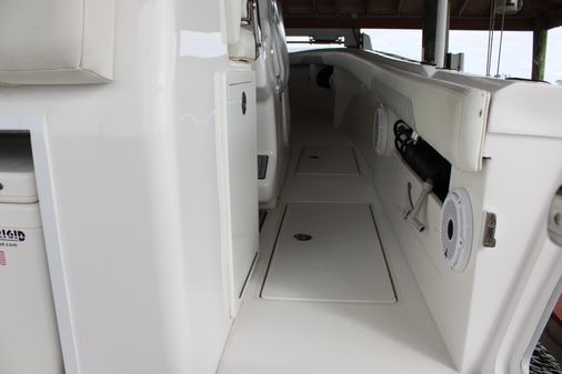 Front Runner 36 Center Console image