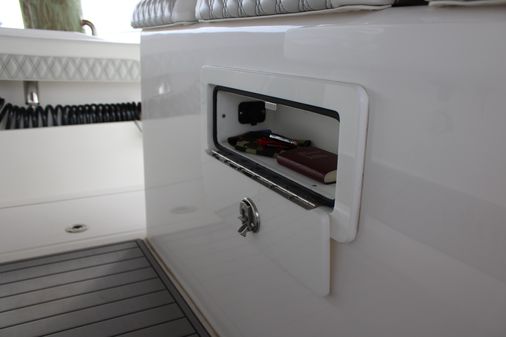 Front Runner 36 Center Console image