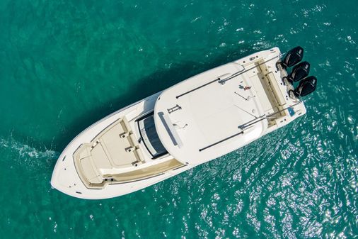 Boston Whaler 350 Realm image