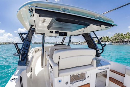 Boston Whaler 350 Realm image