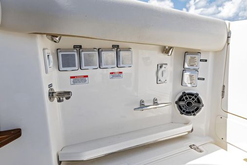 Boston Whaler 350 Realm image