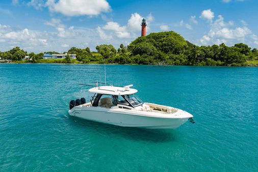 Boston Whaler 350 Realm image