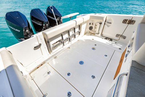 Boston Whaler 350 Realm image