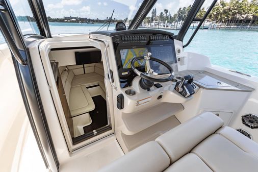 Boston Whaler 350 Realm image