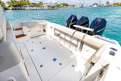 Boston Whaler 350 Realm image