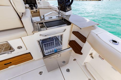 Boston Whaler 350 Realm image