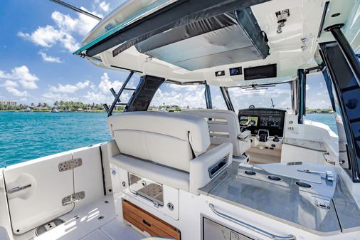 Boston Whaler 350 Realm image