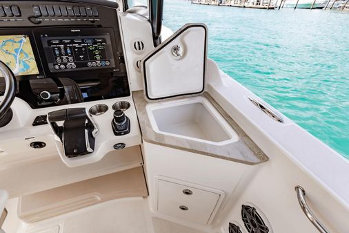 Boston Whaler 350 Realm image