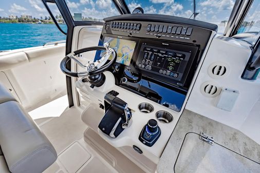 Boston Whaler 350 Realm image