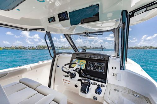 Boston Whaler 350 Realm image