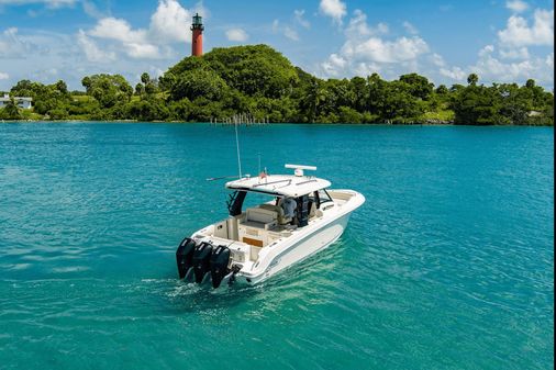 Boston Whaler 350 Realm image