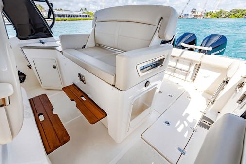 Boston Whaler 350 Realm image